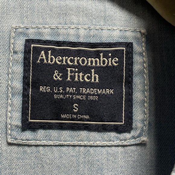 Abercrombie Chambray Button Up front tie Top / S - Picture 7 of 7